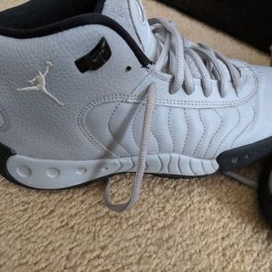 Boys Jordan Sneakers size 6.